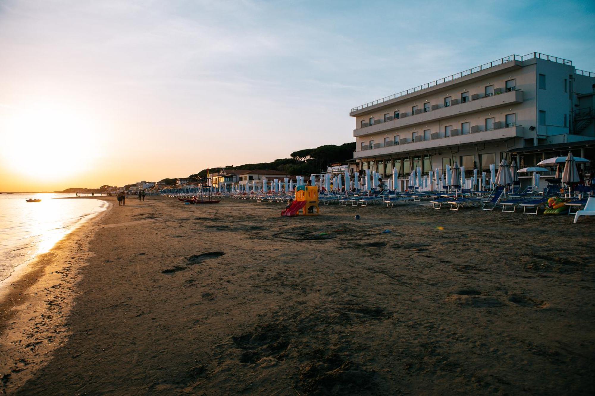Hotel Parrini Follonica Esterno foto