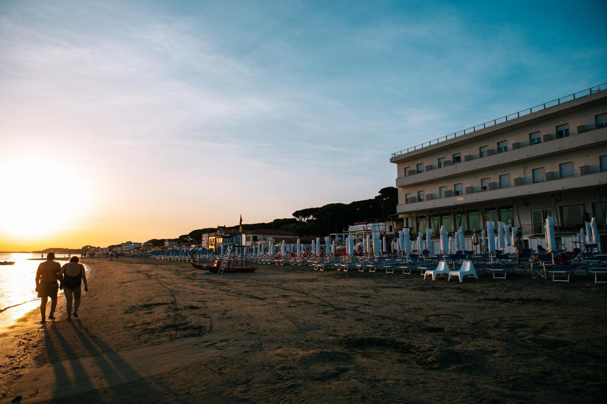 Hotel Parrini Follonica Esterno foto